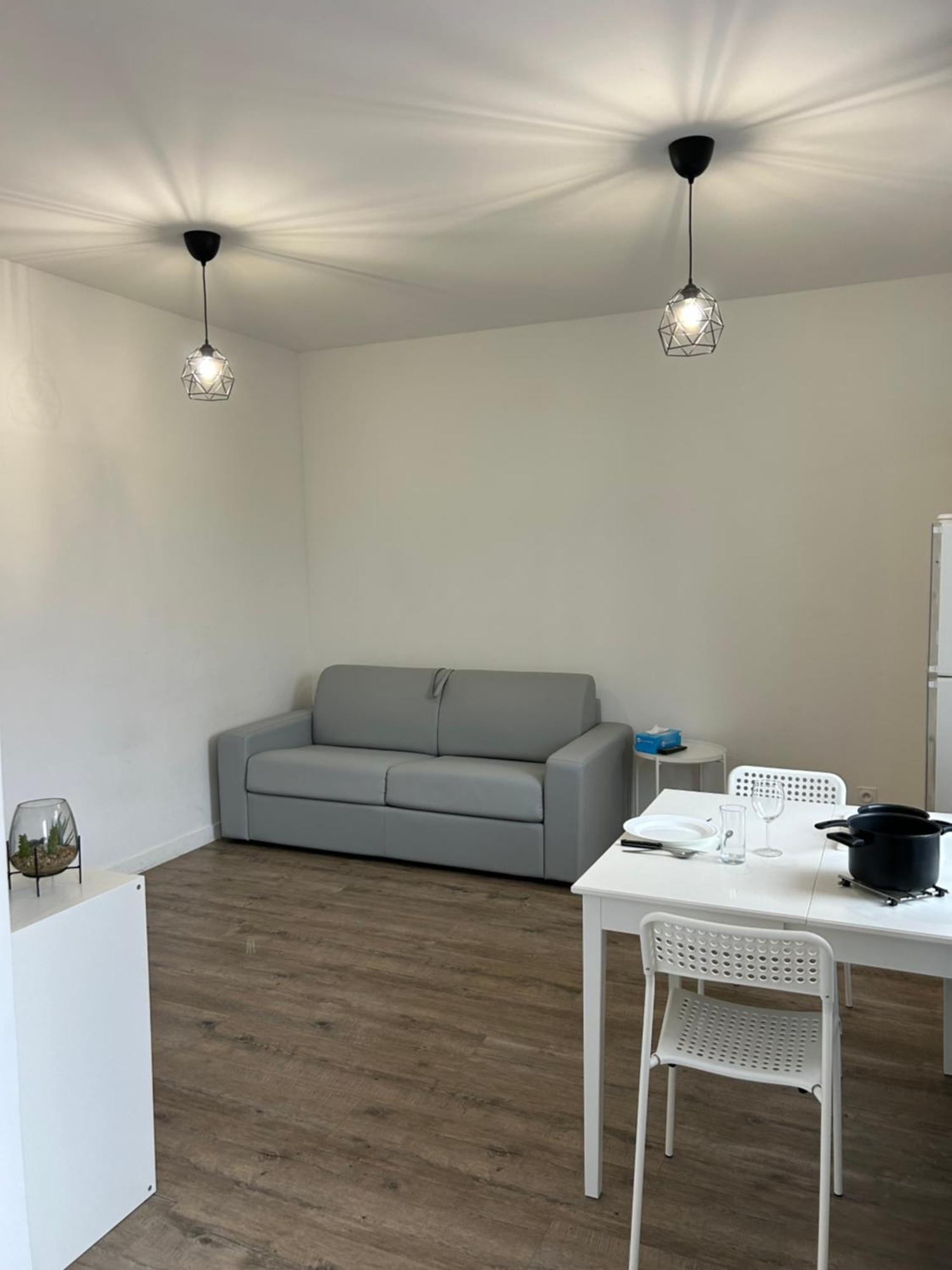 Superbe Studio Meuble Avec Parking Maubeuge Dış mekan fotoğraf